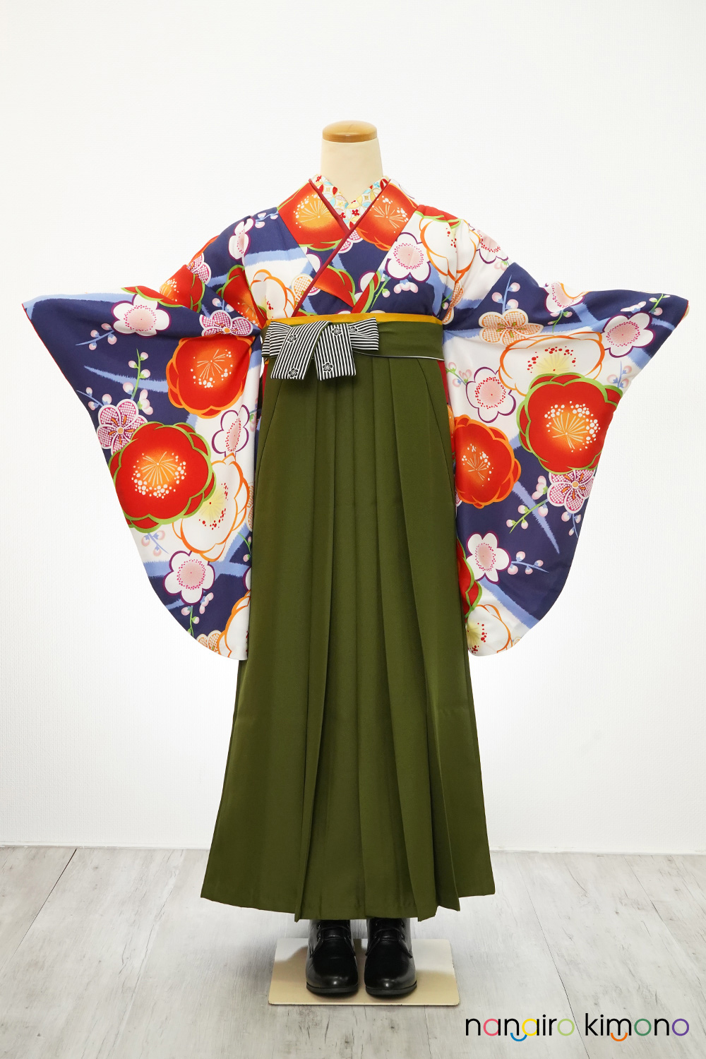 薄い青色 花柄 袴　ほぼ未使用　120cm 卒業式袴フルセット｜青色・モダン花柄 2S026｜ナナイロキモノウェブ